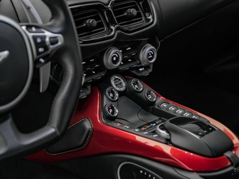 Used 2019 Aston Martin V8 Vantage Coupe RWD image 58