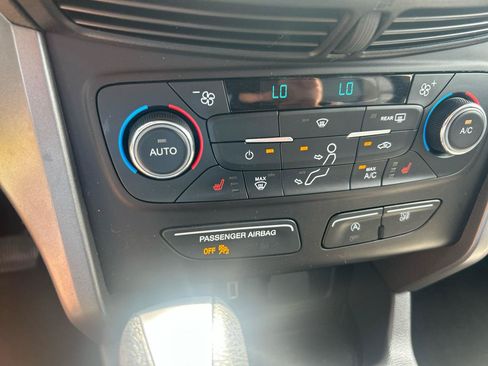Used 2017 Ford Escape SE w/ SE Cold Weather Package FWD image 13