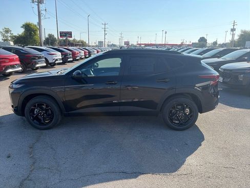New 2026 Chevrolet Trax LT w/ Sunroof Package FWD image 3