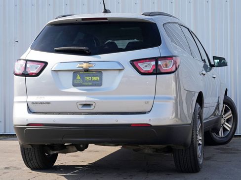 Used 2017 Chevrolet Traverse LT image 4