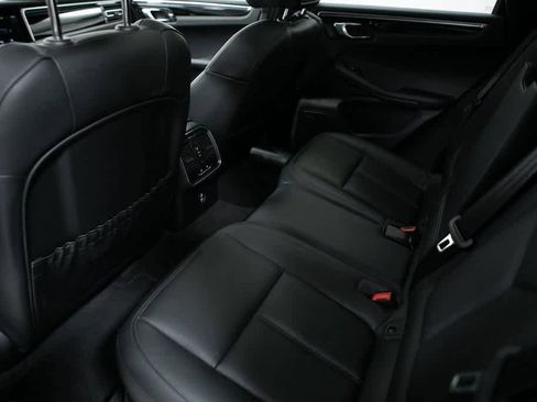 Used 2025 Porsche Macan image 31
