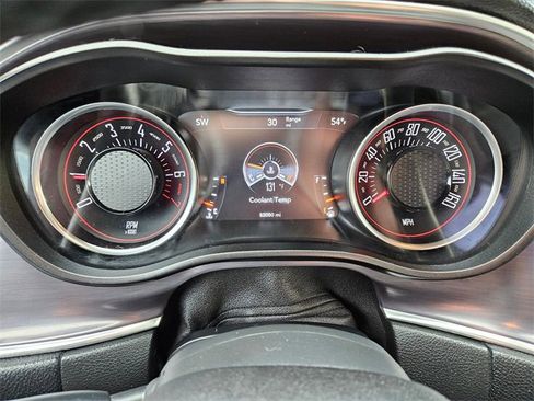 Used 2015 Dodge Challenger SXT image 17