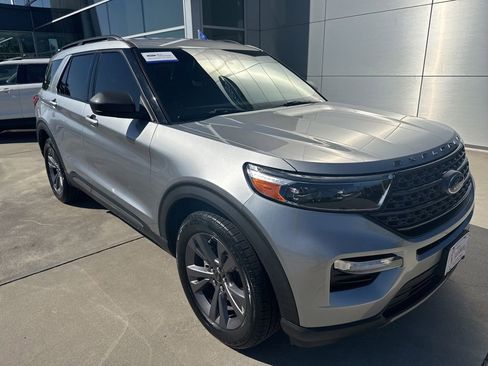 Used 2021 Ford Explorer XLT w/ Equipment Group 202A image 1