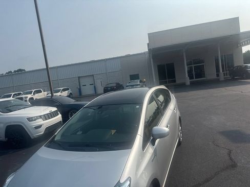 Used 2017 Toyota Prius V Five w/ Advanced Technology Package FWD image 2