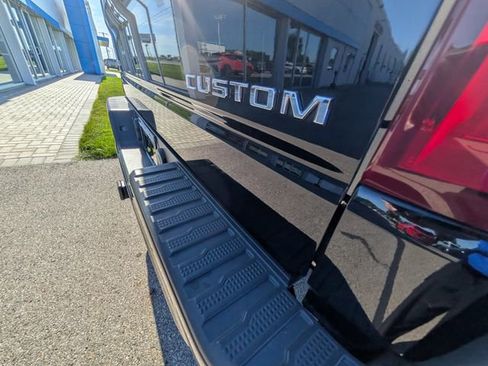 Used 2019 Chevrolet Silverado 1500 Custom Trail Boss w/ Custom Convenience Package AWD/4WD image 10