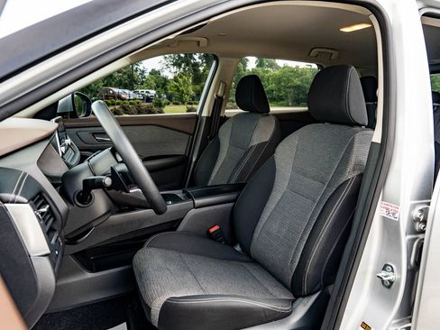 Used 2023 Nissan Rogue SV FWD image 19