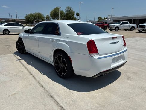 Used 2019 Chrysler 300 Touring L w/ Quick Order Package 22F RWD image 5