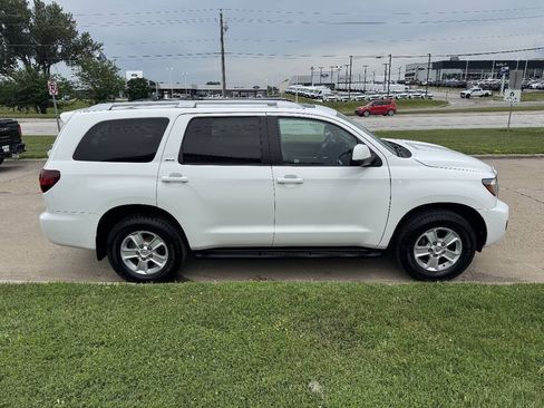 Used 2018 Toyota Sequoia SR5 w/ Premium Package AWD/4WD image 6