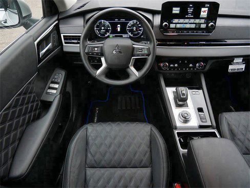 Used 2025 Mitsubishi Outlander SEL image 10