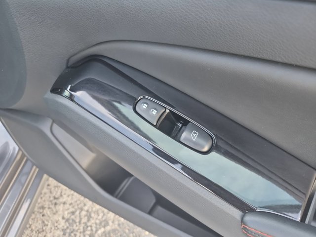 Used 2025 Nissan Altima 2.5 SR FWD image 33