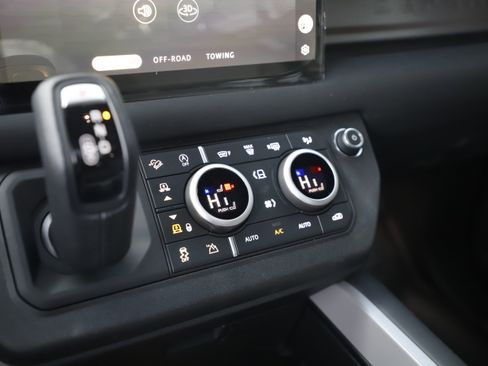 New 2025 Land Rover Defender 110 X AWD/4WD image 25