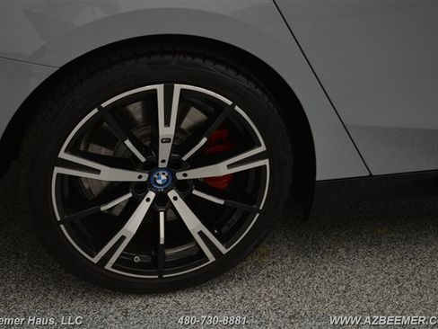 Used 2025 BMW 550e xDrive w/ Premium Package AWD/4WD image 43