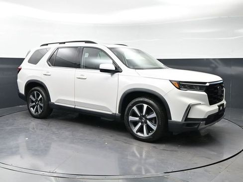 Used 2023 Honda Pilot Touring image 3