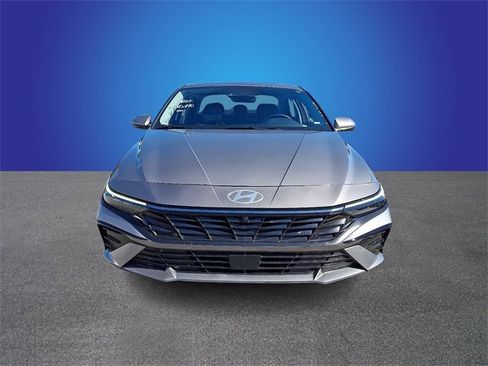 Used 2024 Hyundai Elantra Limited image 2