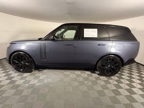 Used 2025 Land Rover Range Rover SE AWD/4WD image 3