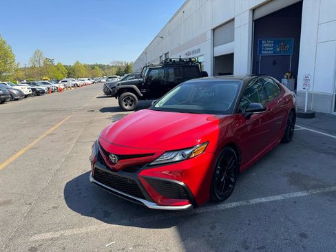 Used 2024 Toyota Camry XSE w/ Navigation Package image 25