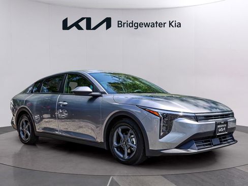 Certified 2025 Kia K4 FWD image 1