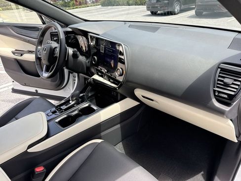Used 2024 Lexus NX 250 FWD image 32