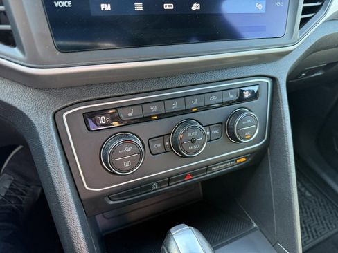 Certified 2020 Volkswagen Atlas Cross Sport SE w/ Panoramic Sunroof Package image 16