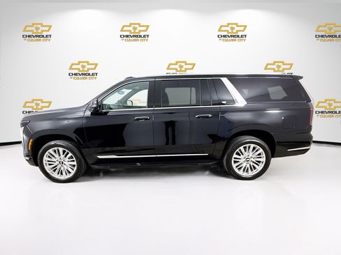 Used 2025 Cadillac Escalade ESV Premium Luxury image 4
