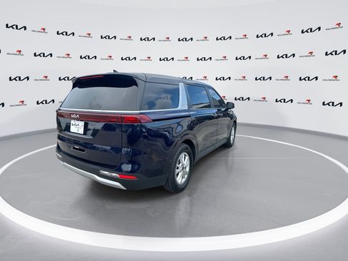 Used 2024 Kia Carnival LX FWD image 8