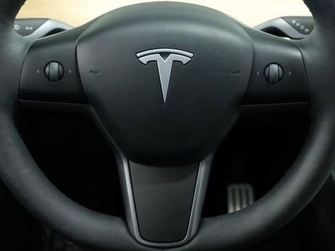 Used 2024 Tesla Model Y Performance AWD/4WD image 16