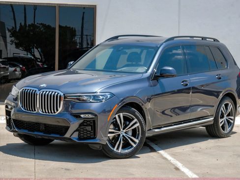 Used 2022 BMW X7 xDrive40i w/ M Sport Package AWD/4WD image 3