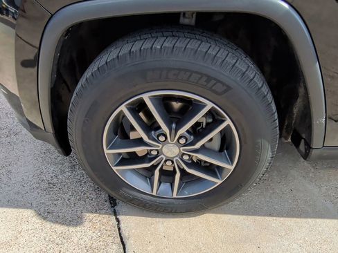 Used 2018 Jeep Grand Cherokee Limited w/ Luxury Group II image 47