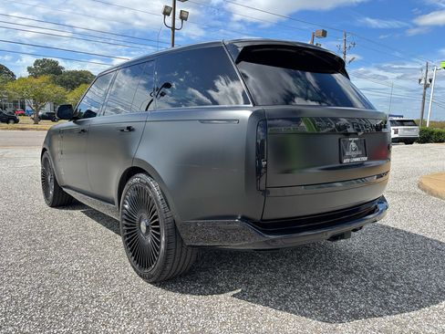 Used 2023 Land Rover Range Rover SE image 3