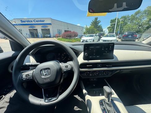 New 2026 Honda HR-V LX image 10