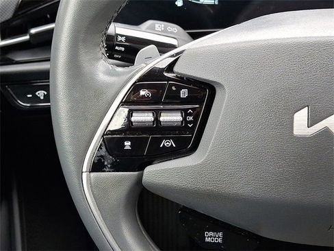 Used 2023 Kia Niro EX image 21