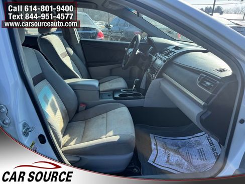 Used 2012 Toyota Camry LE image 30