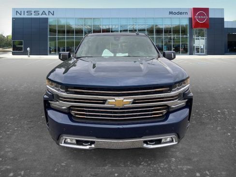 Used 2019 Chevrolet Silverado 1500 High Country w/ Technology Package AWD/4WD image 2