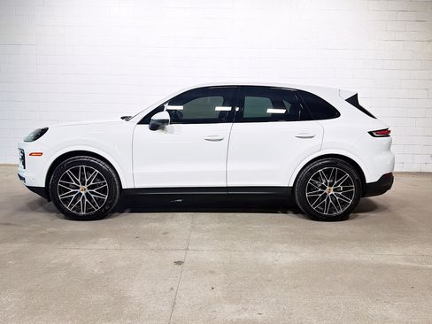 Certified 2025 Porsche Cayenne image 2