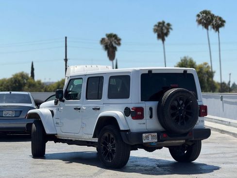 Used 2024 Jeep Wrangler Unlimited Sahara AWD/4WD image 2