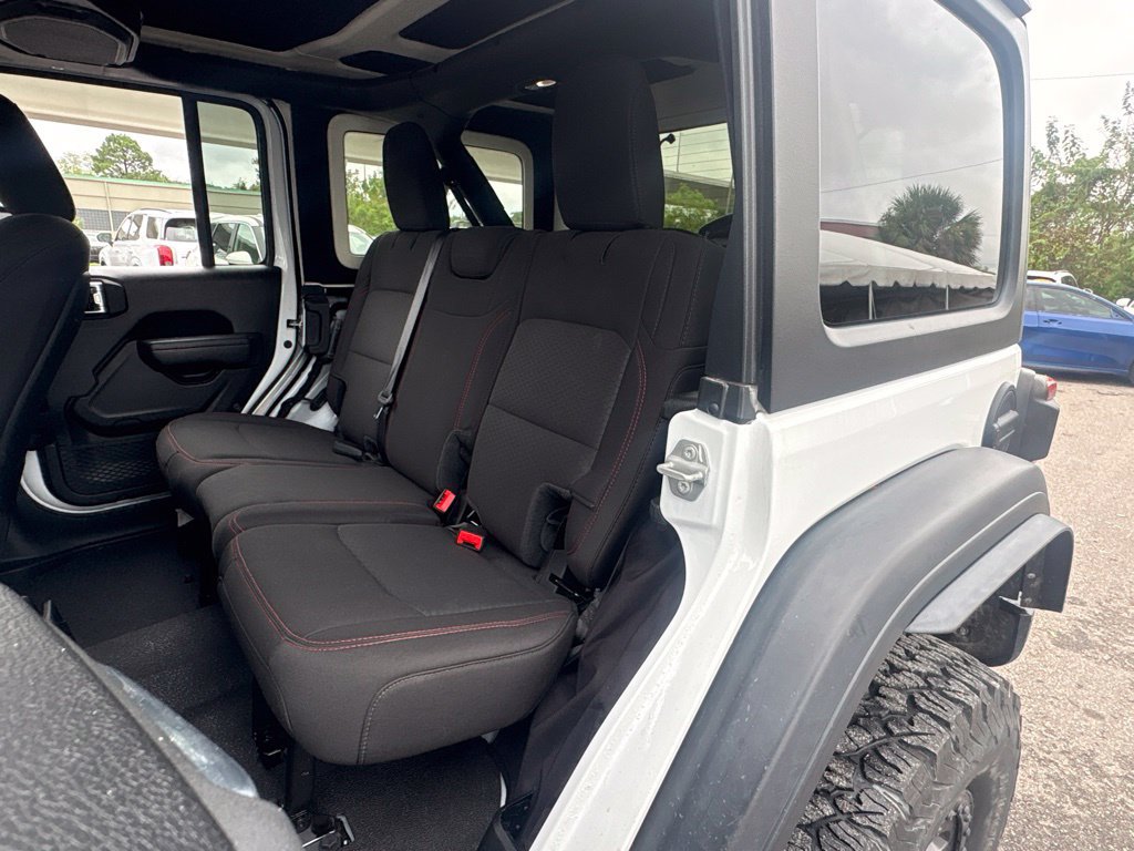 Used 2022 Jeep Wrangler Unlimited Rubicon w/ Xtreme Recon 35" Tire Package AWD/4WD image 12