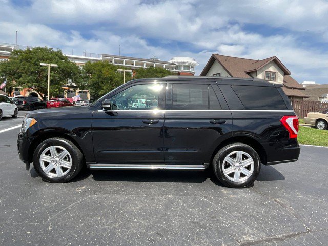 Used 2020 Ford Expedition XLT w/ Equipment Group 202A AWD/4WD image 4