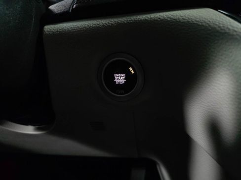 Used 2020 Chrysler Pacifica Limited image 30