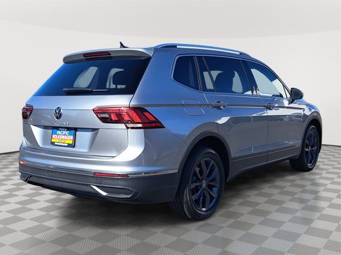 Certified 2022 Volkswagen Tiguan SE image 5