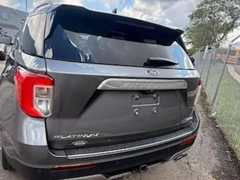 Used 2023 Ford Explorer Platinum w/ Technology Package AWD/4WD image 12