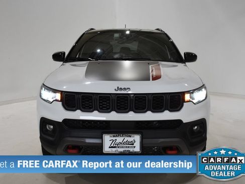 Used 2025 Jeep Compass Trailhawk AWD/4WD image 2
