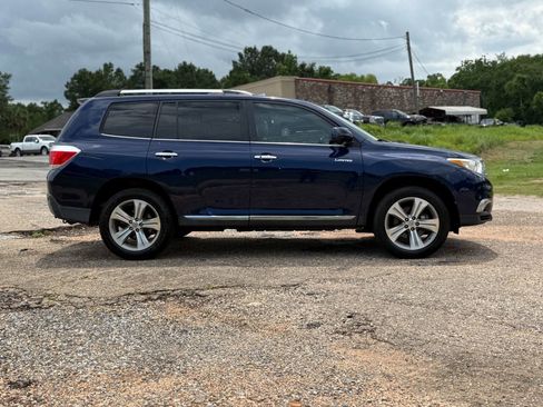 Used 2011 Toyota Highlander Limited w/ Tow Pkg FWD image 6