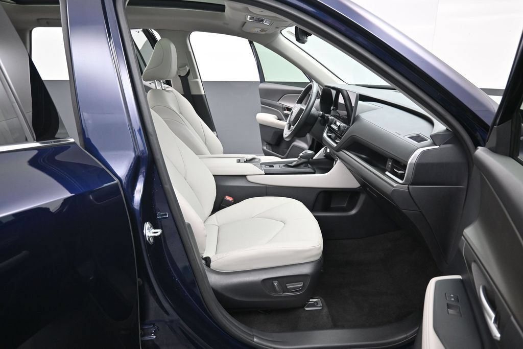 Certified 2024 Toyota Grand Highlander AWD image 35