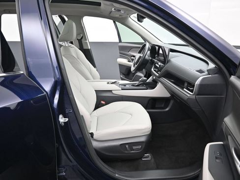 Certified 2024 Toyota Grand Highlander AWD image 35