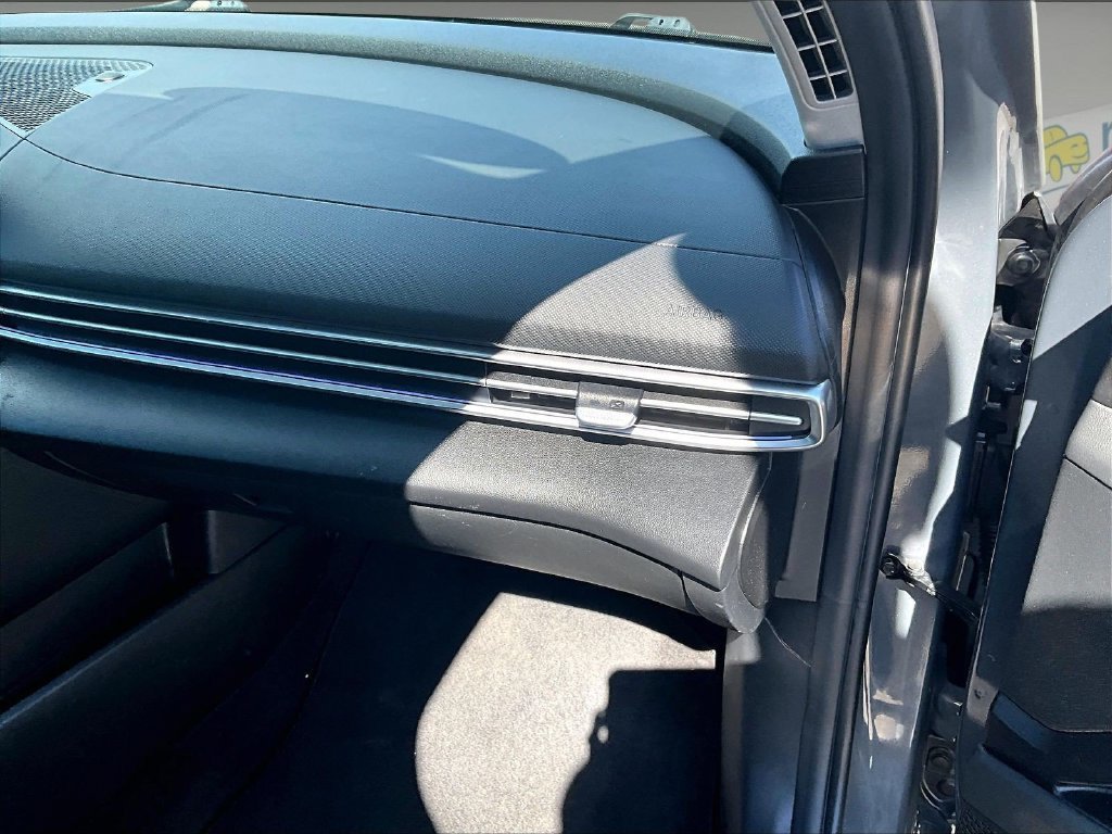 Used 2026 Hyundai Elantra Limited FWD image 13