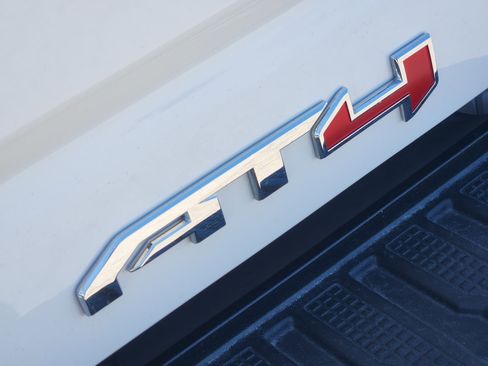 Used 2025 GMC Sierra 2500 AT4 AWD/4WD image 13