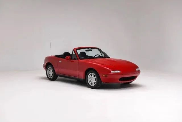 Used 1990 MAZDA MX-5 Miata RWD image 2