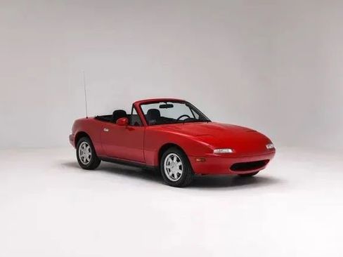 Used 1990 MAZDA MX-5 Miata RWD image 2