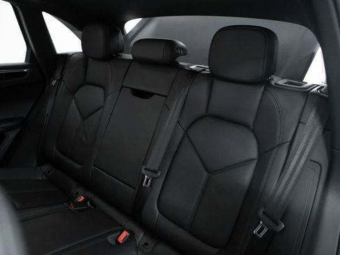 Certified 2023 Porsche Macan S image 30
