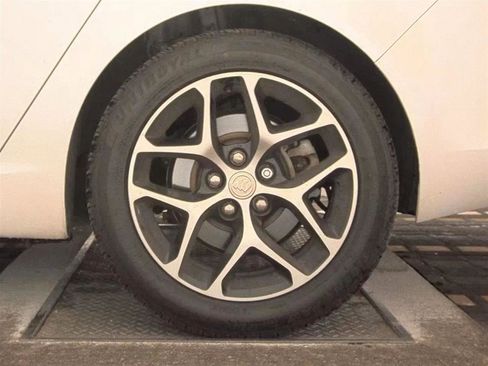 Used 2017 Buick Regal Sport Touring image 12